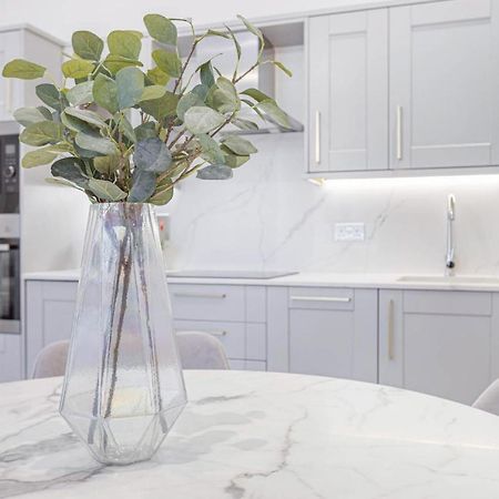 Royal Kensington - Premium 2 bed Apartment London Bagian luar foto